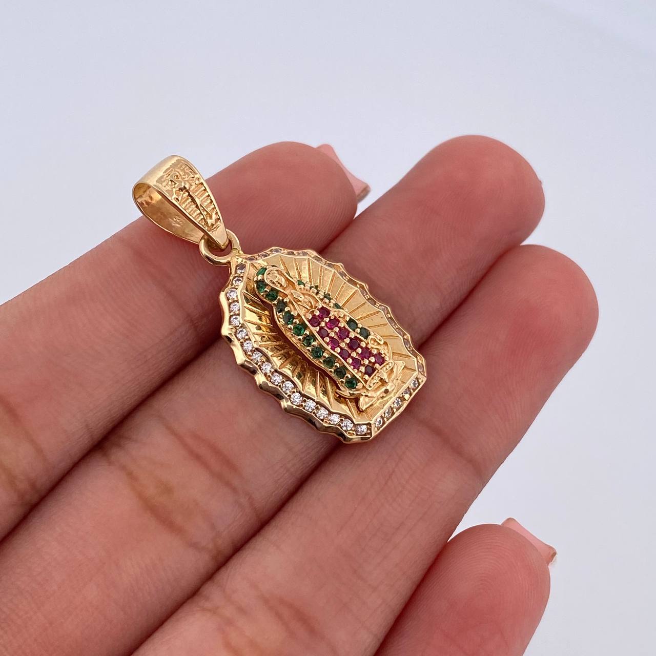 Dije Virgen de Guadalupe 3.2gr / 3cm / Circones FucsiasVerdes Blancos Oro Amarillo 18K &