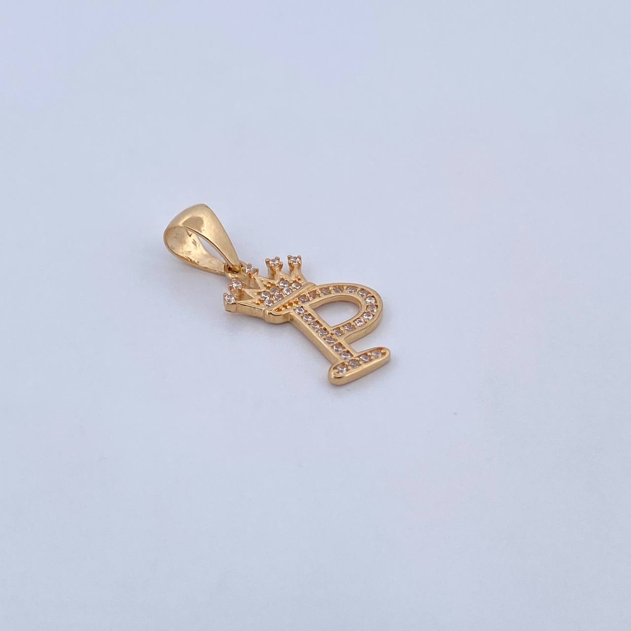 Dije Letra P Corona 1.6gr / 2.5cm / Circones Blancos Oro Amarillo 18K &