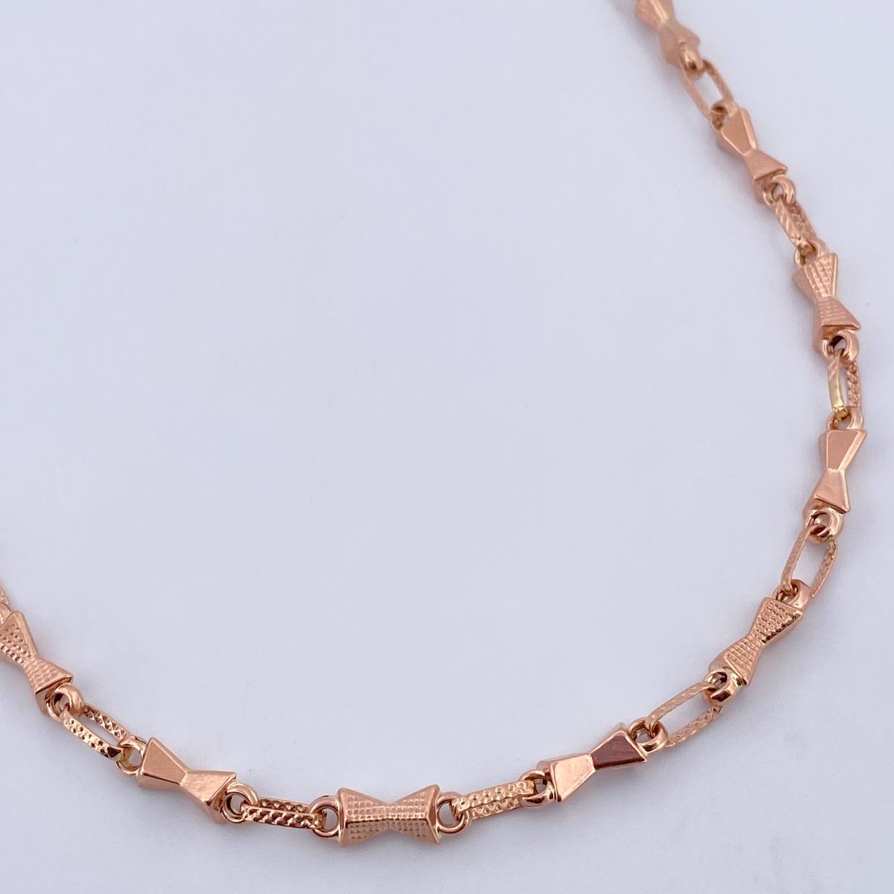 Cadena Rustica Reloj De Arena 10.5gr / 61.6cm / 3mm Punteada Oro Rosa 18K $