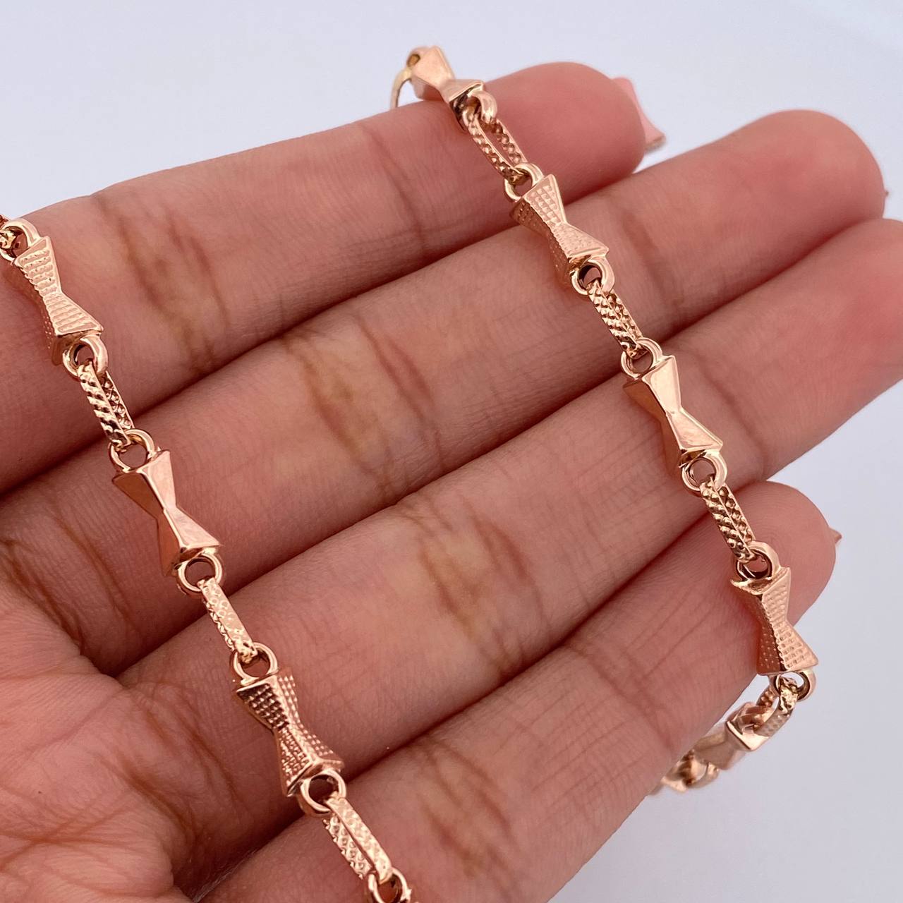 Cadena Reloj De Arena 10.6gr / 61.7cm / 2.8mm Punteado Oro Rosa 18K $