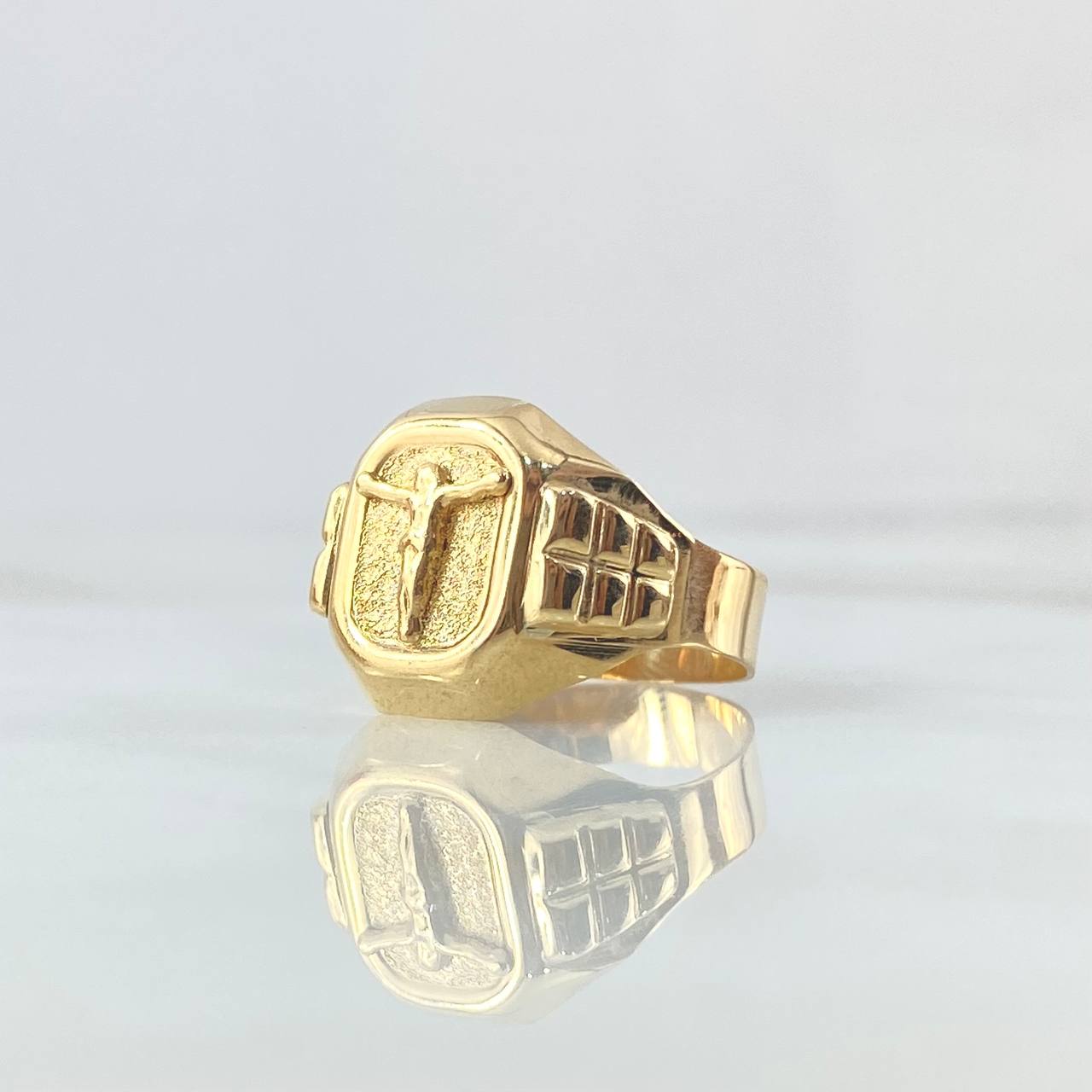 Anillo Sello Cristo 4.25gr / T7 3/4 / Texturizado Oro Amarillo 18K ©