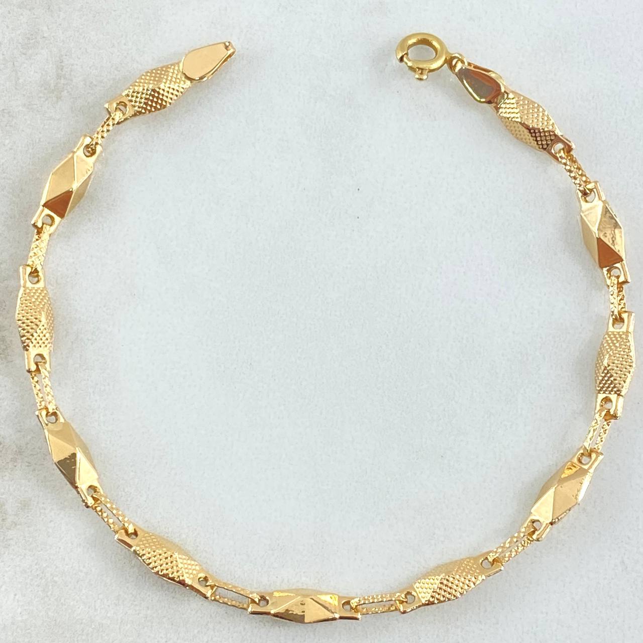 Pulso Rustico Rombos 3.7gr / 18.5cm / Oro 18K ©