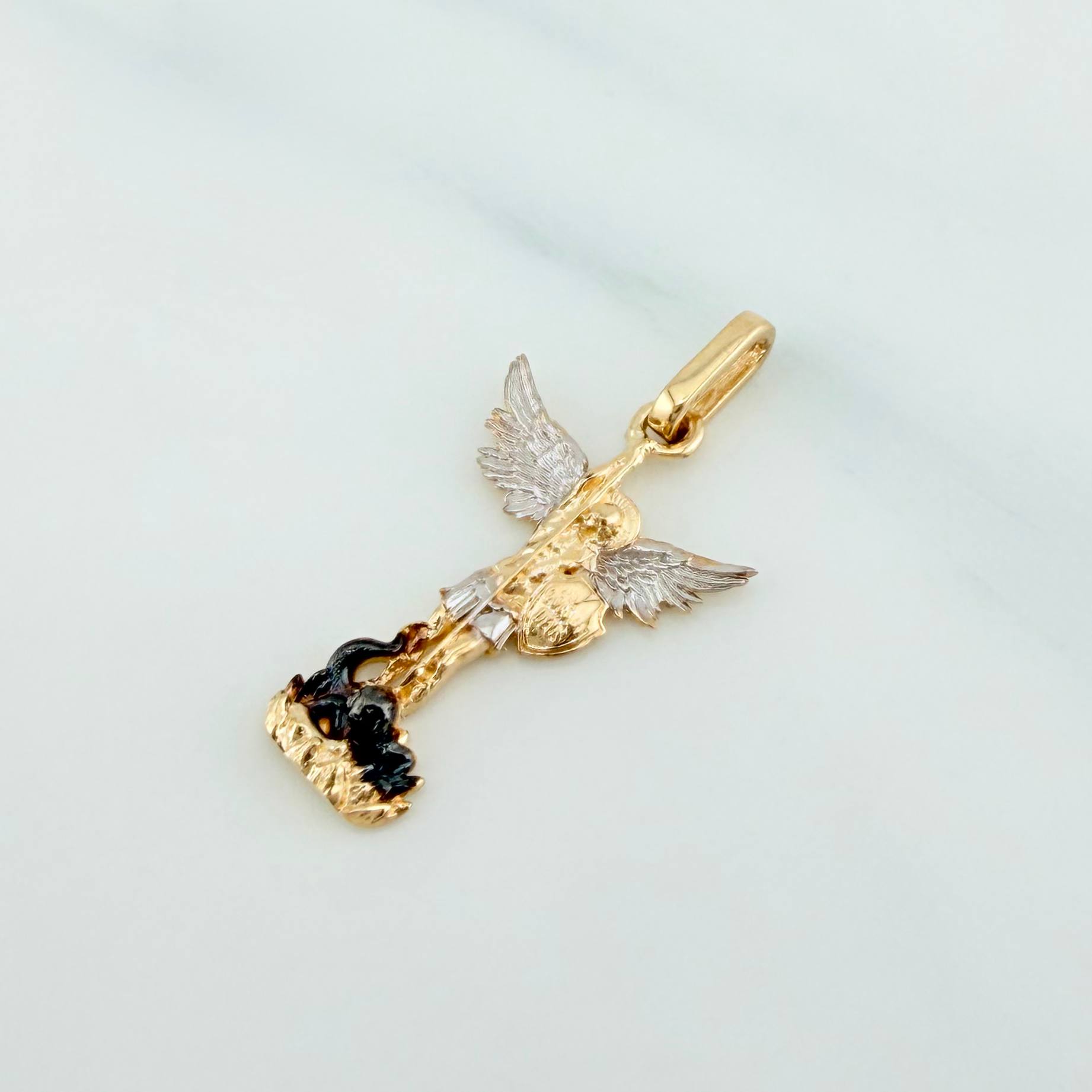 Dije San Miguel Arcangel 1.6 g / 2.8 cm Tres Oros Amarillo Blanco Negro 18K