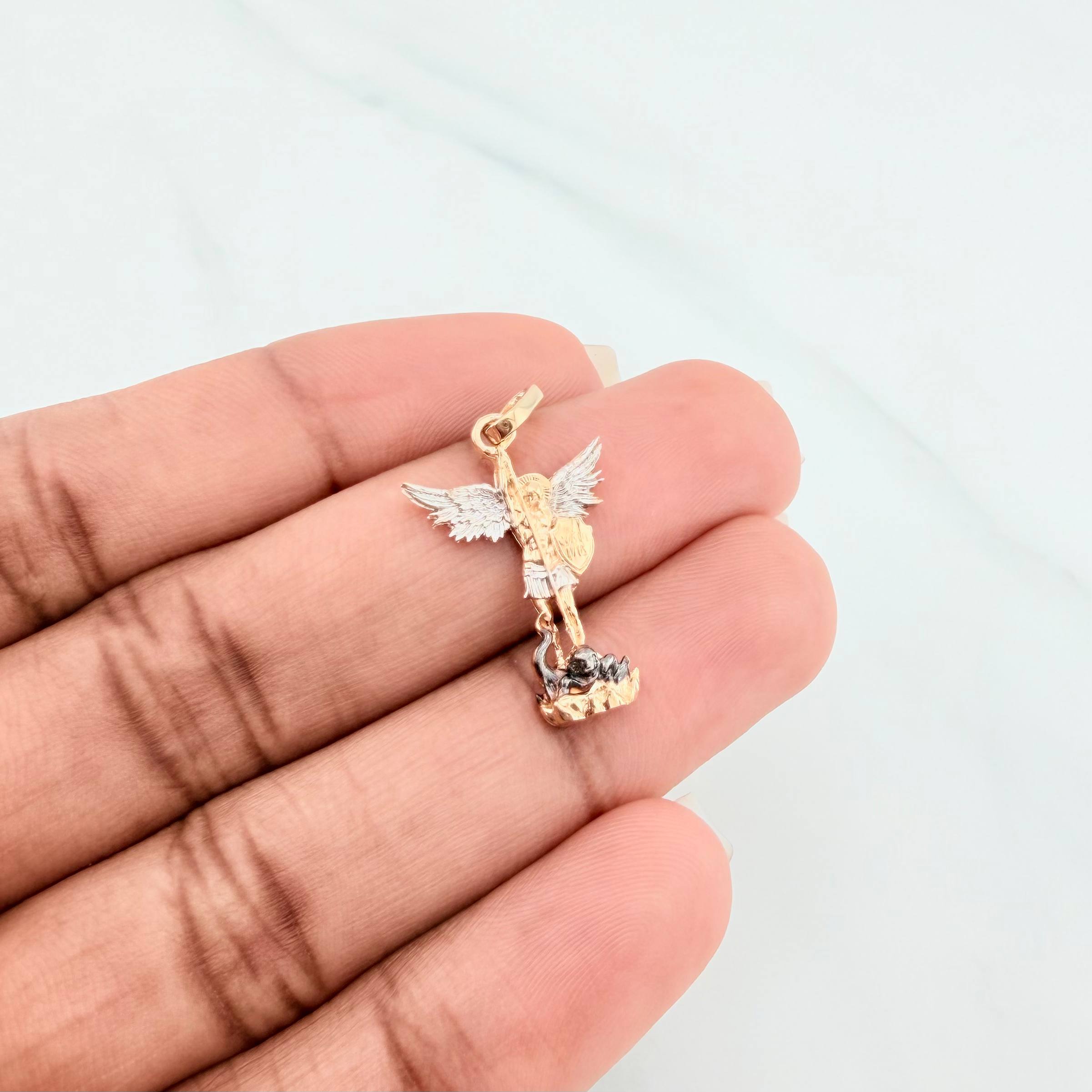 Dije San Miguel Arcangel 1.7 g / 2.7 cm Tres Oros 18K
