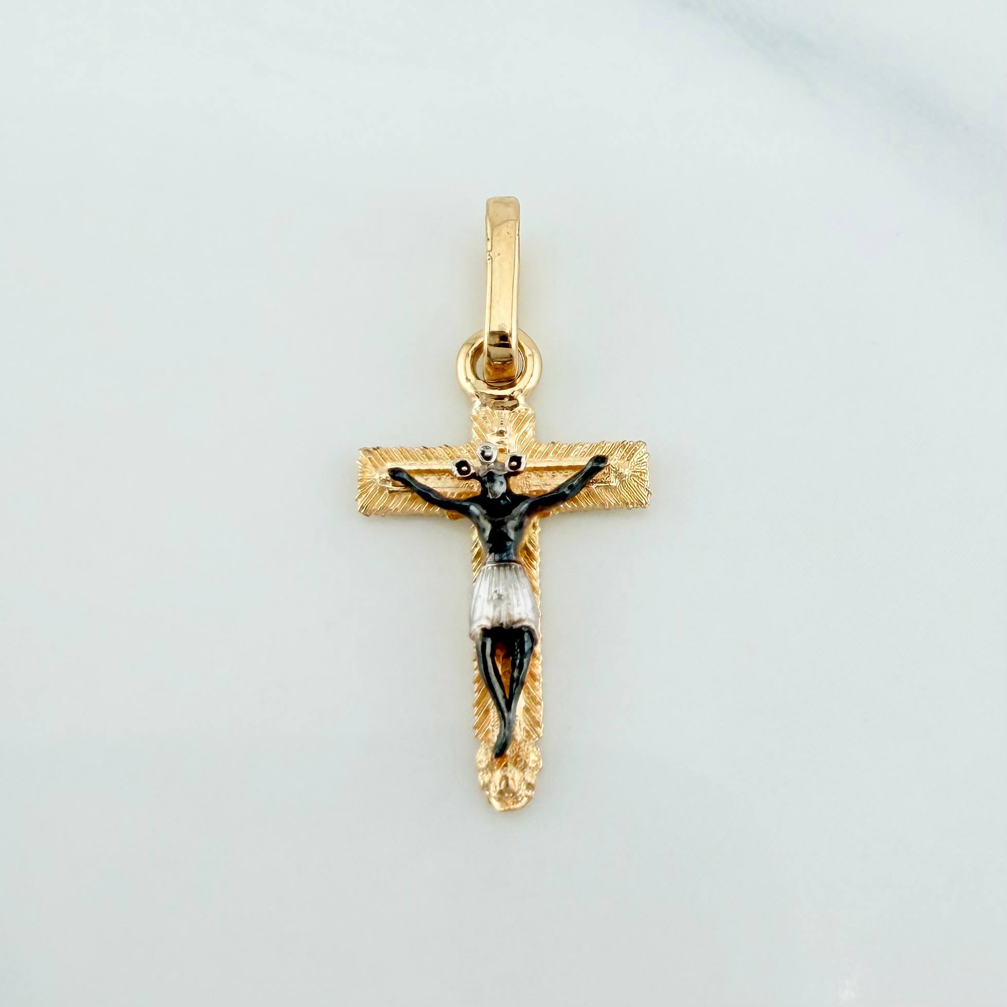 Dije Cruz Cristo Milagroso De Buga 0.9 g / 2.4 cm Tres Oros 18K