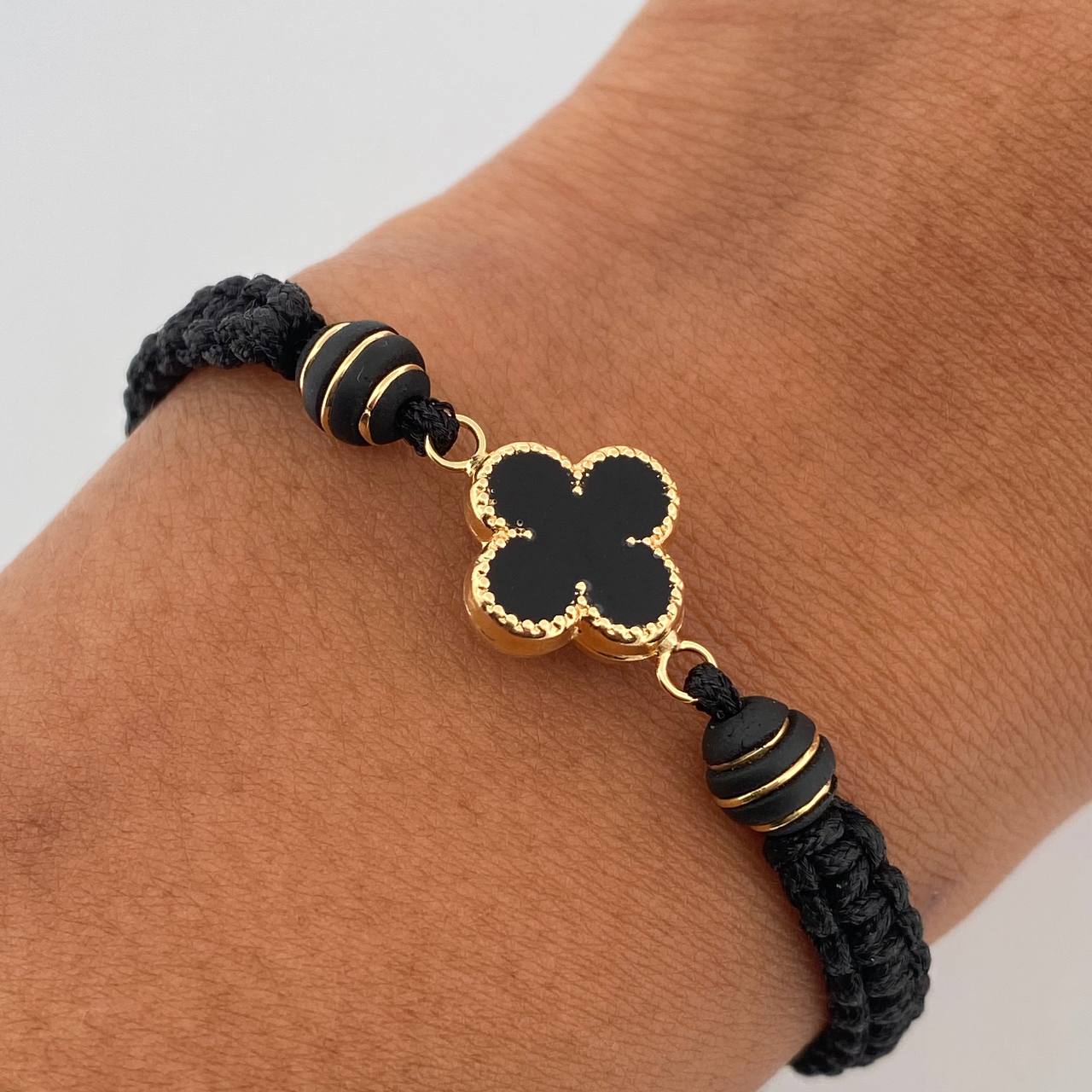 Pulsera Negra Trebol 1.3gr / 6mm Neoros 1 Raya Negros Electroestatico Negro Oro Amarillo 18K &