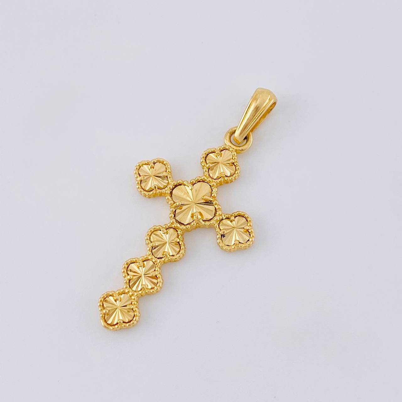 Dije Cruz Trebol 2.8 g / 3.7 cm Oro Amarillo 18K