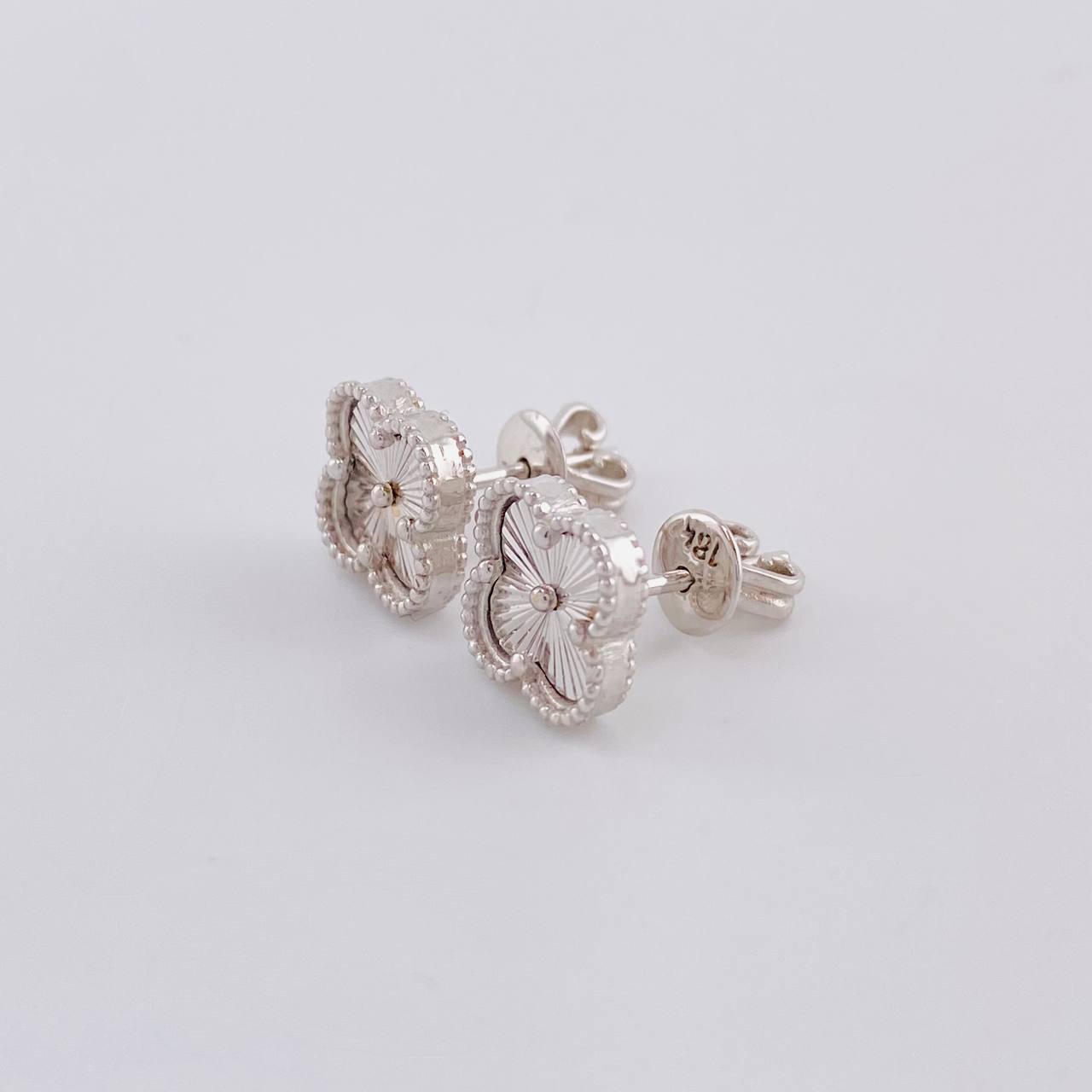 Topos Trebol Diamantado 2.95 g / 8.5 mm Oro Blanco 18K