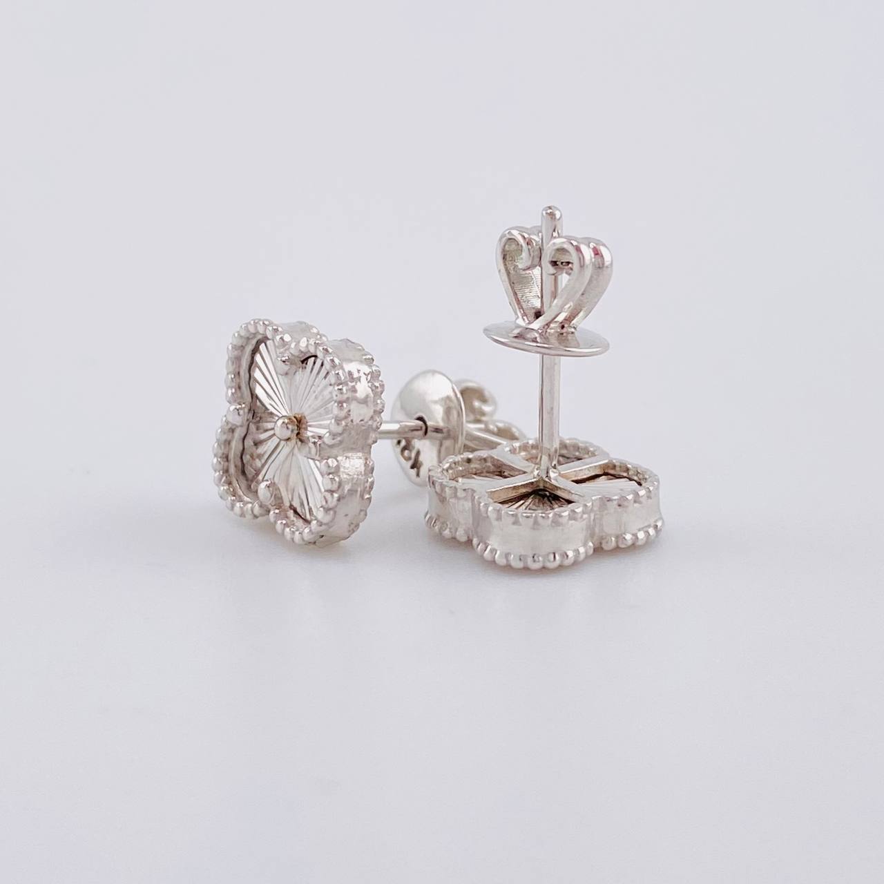 Topos Trebol Diamantado 2.95 g / 8.5 mm Oro Blanco 18K