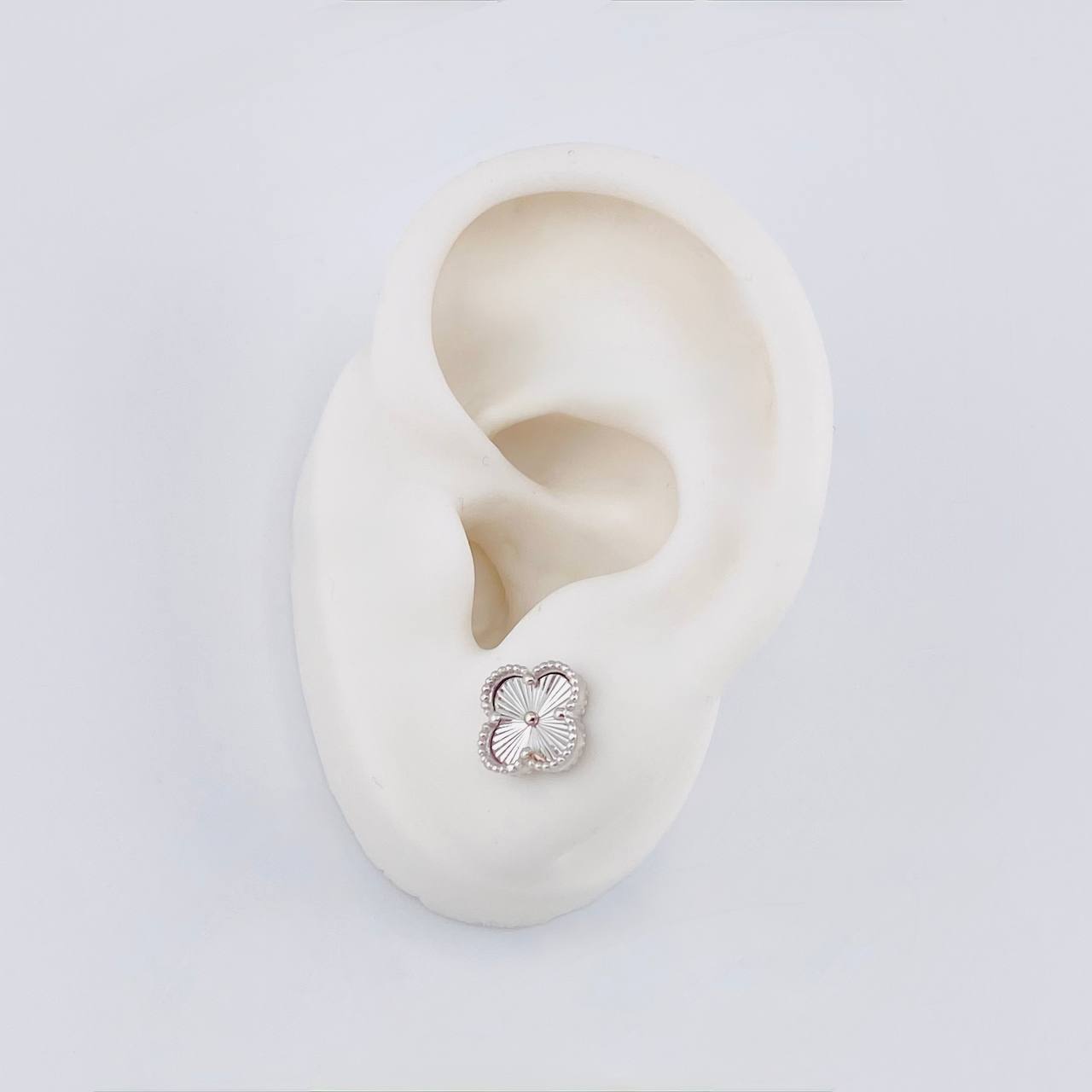 Topos Trebol Diamantado 2.95 g / 8.5 mm Oro Blanco 18K
