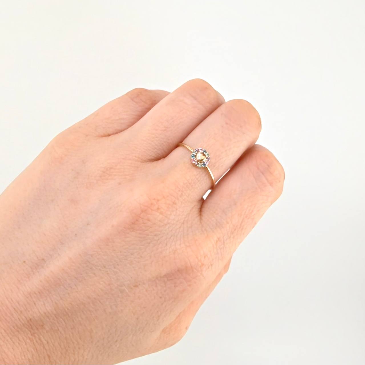 Anillo Circulo Corazon 1.05 g / T7 3/4 Oro Amarillo 18K