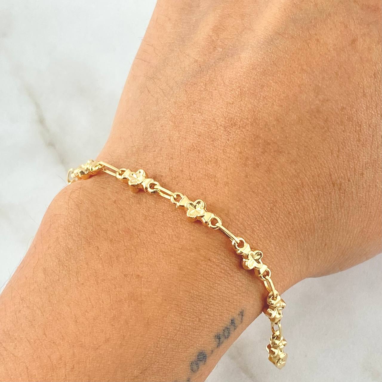 Pulso Trebol Cruzado 3.85gr / 20.5cm / Oro Amarillo 18K