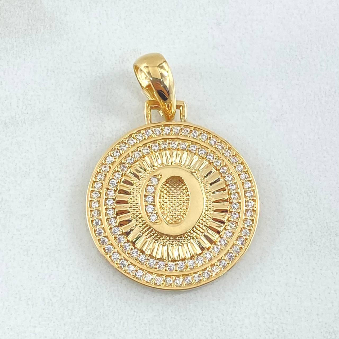 Dije Medalla Letra O 4.4gr / 3cm / Oro Amarillo 18K *