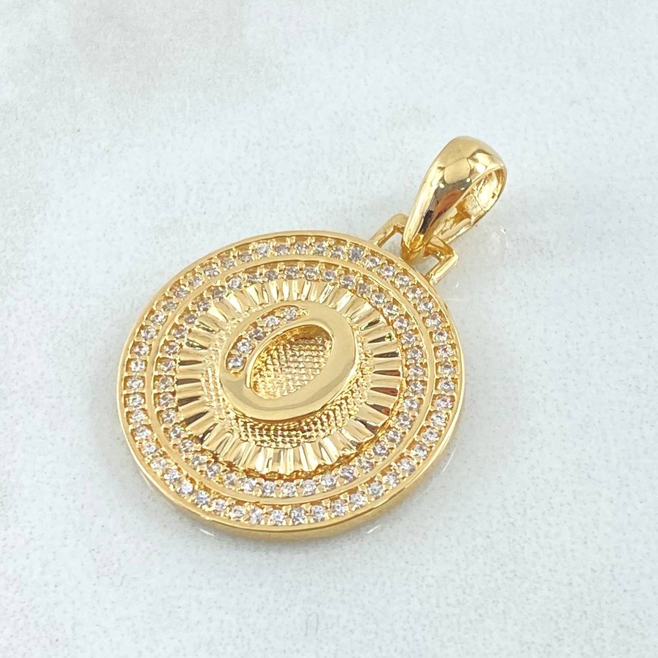 Dije Medalla Letra O 4.4gr / 3cm / Oro Amarillo 18K *