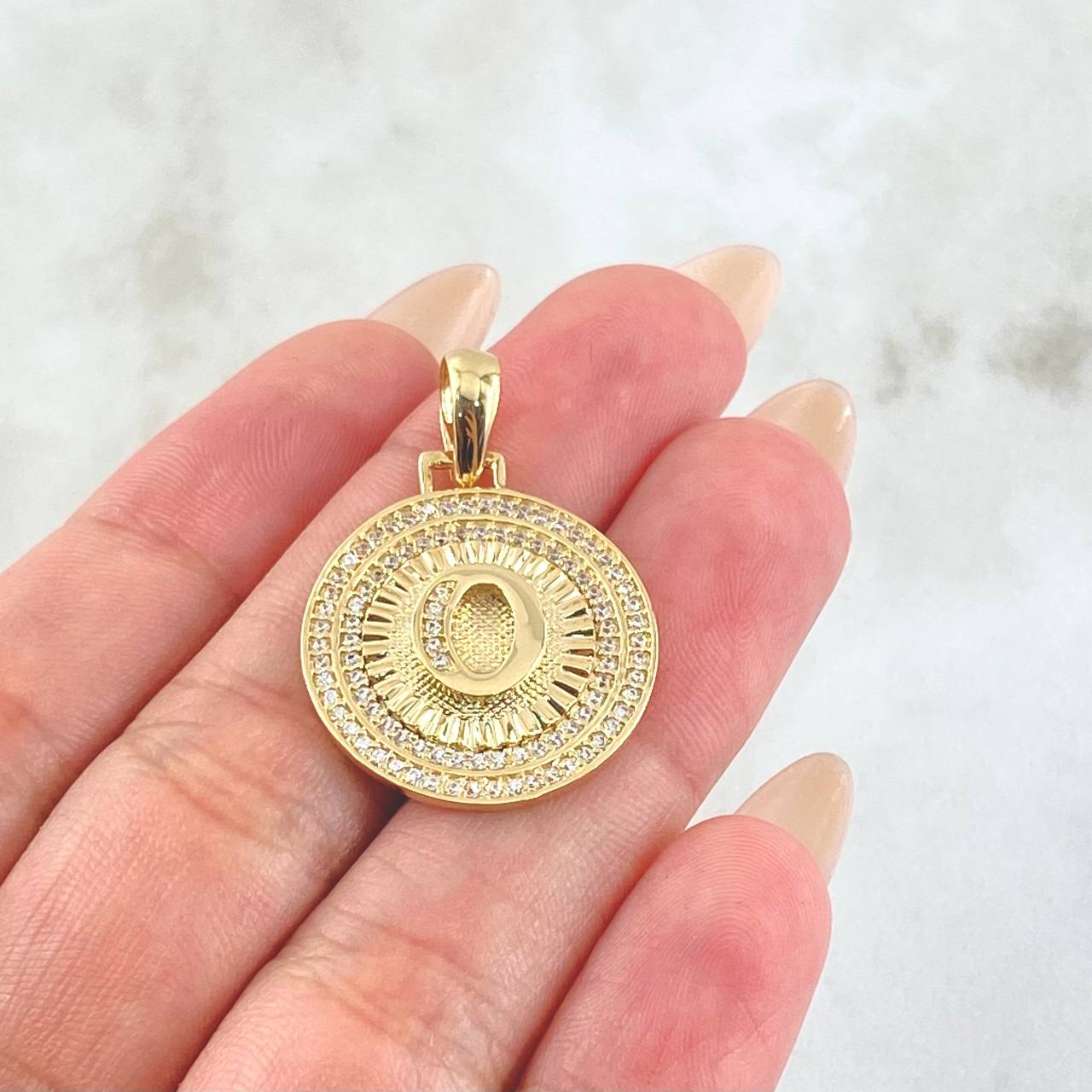 Dije Medalla Letra O 4.65gr / 3cm / Oro Amarillo 18K *