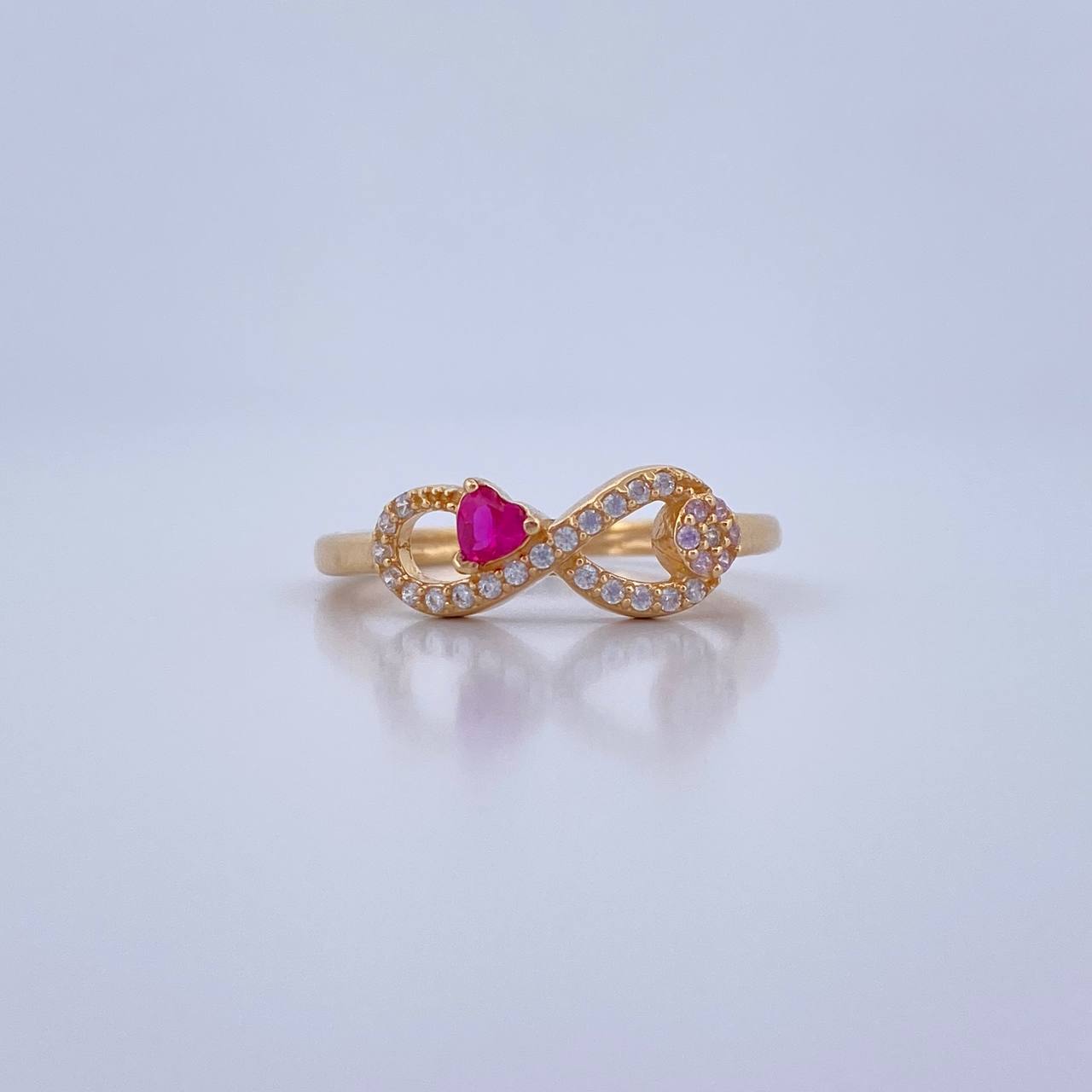 Anillo Infinito Corazon 2.4gr / T7 1/2 / Circones Fucsia Blancos Oro Amarillo 18K $