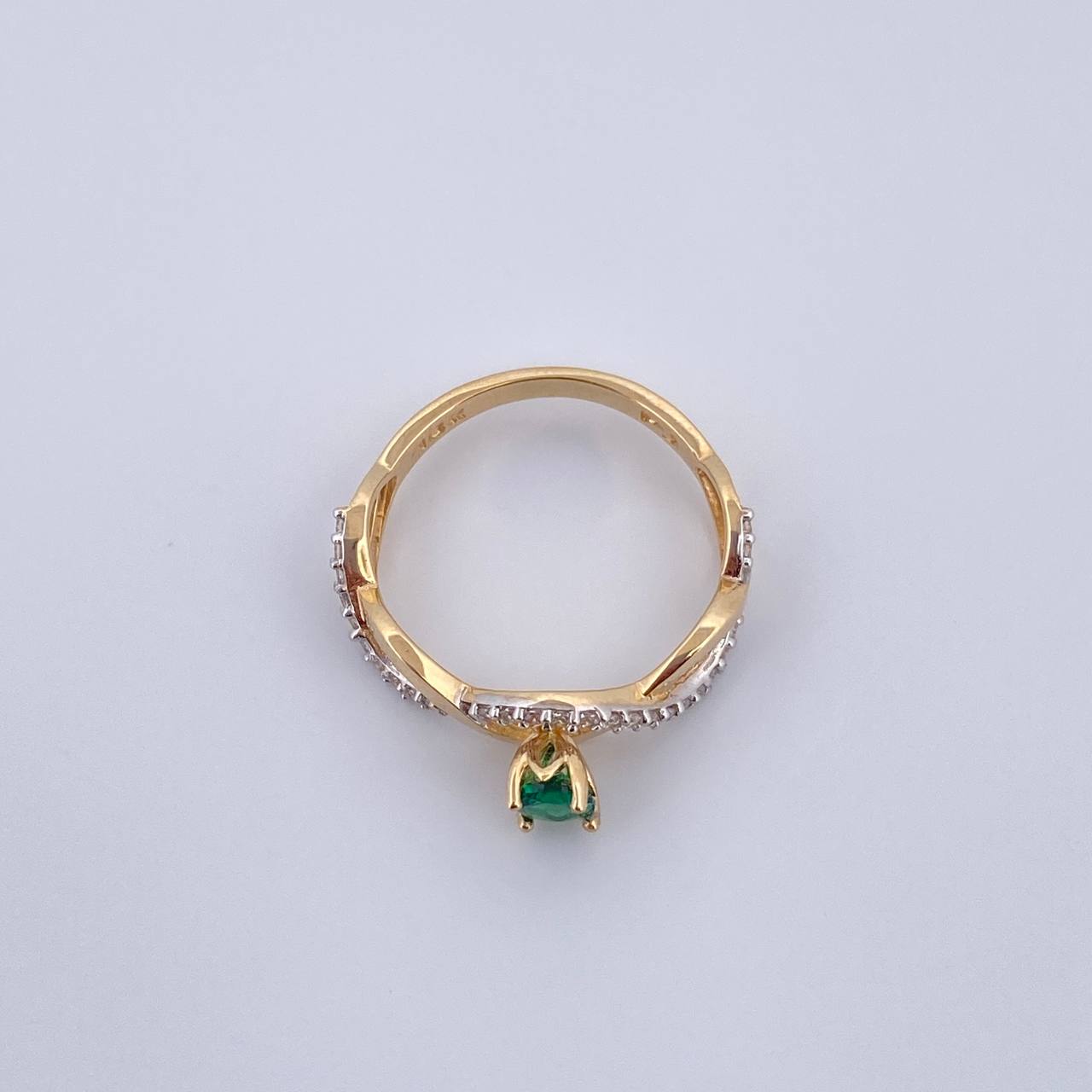 Anillo Solitario Curvas 2.5gr / T6 1/4 / Circones Verde Blancos Dos Oros Amarillo Blanco 18K $
