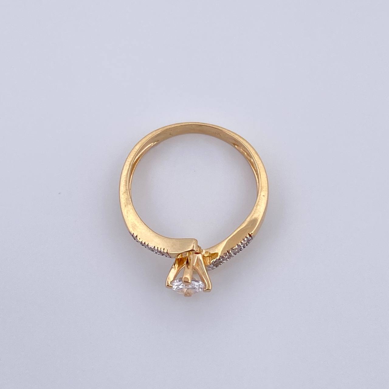 Anillo Lineas Invertidas 2.95gr / T7 1/4 / Circones Blancos Dos Oros Amarillo Blanco 18K $
