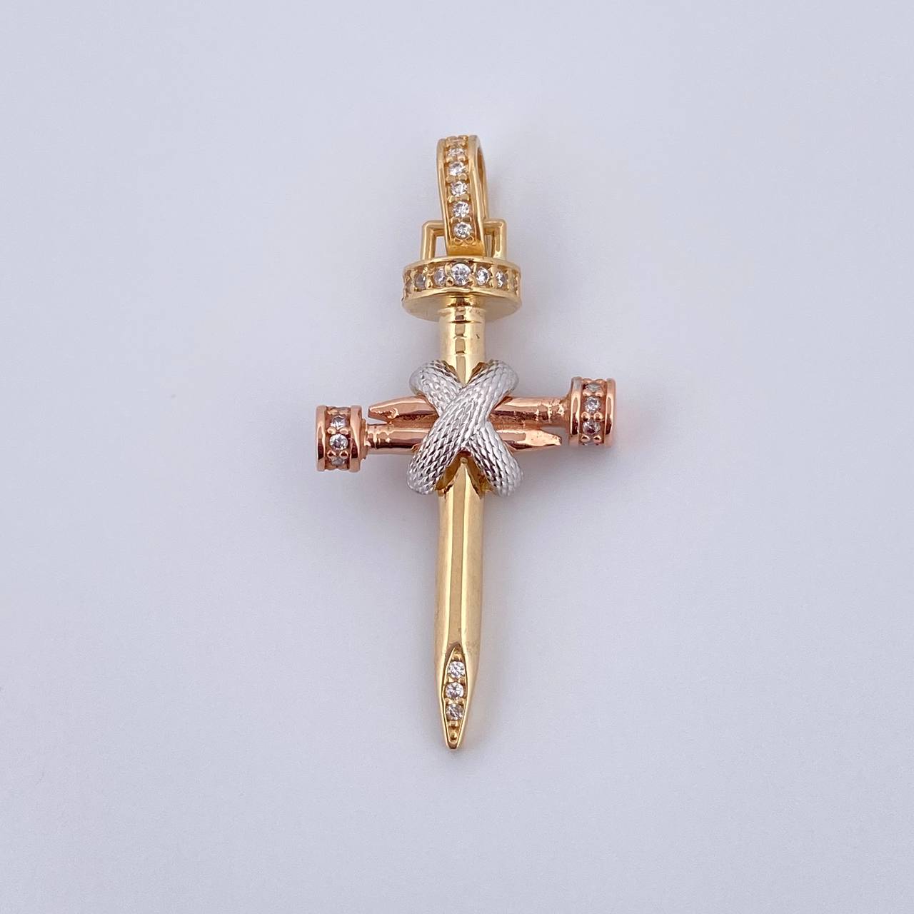 Dije Cruz Clavo Penitencia 3.95gr / 3.5cm / Circones Blancos Tres Oros 18K $