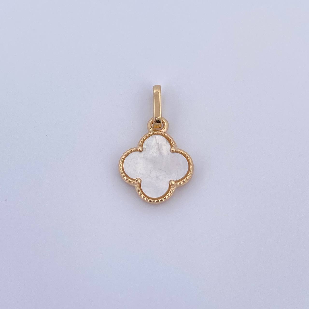 Dije Trebol 1.1gr / 2cm / Nacar Blanco Oro Amarillo Nac.Esp. 18K &