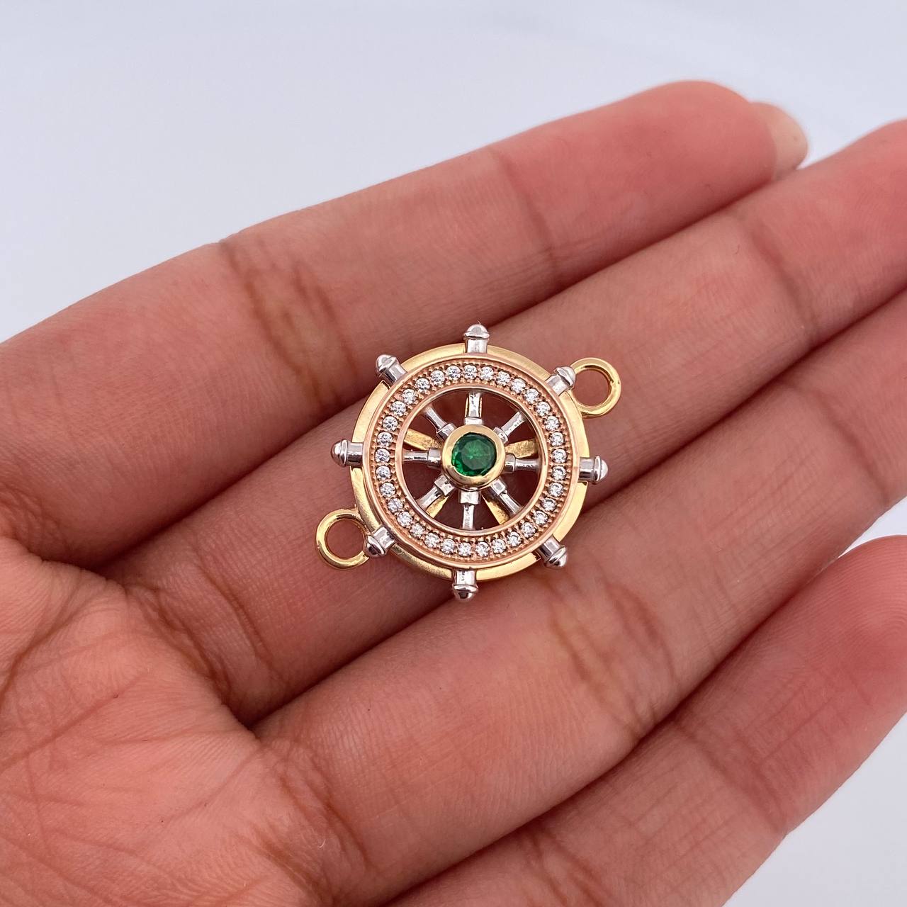 Herraje Timon 3.75gr / 2.4cm / Circones Verde Blancos Tres Oros 18K $