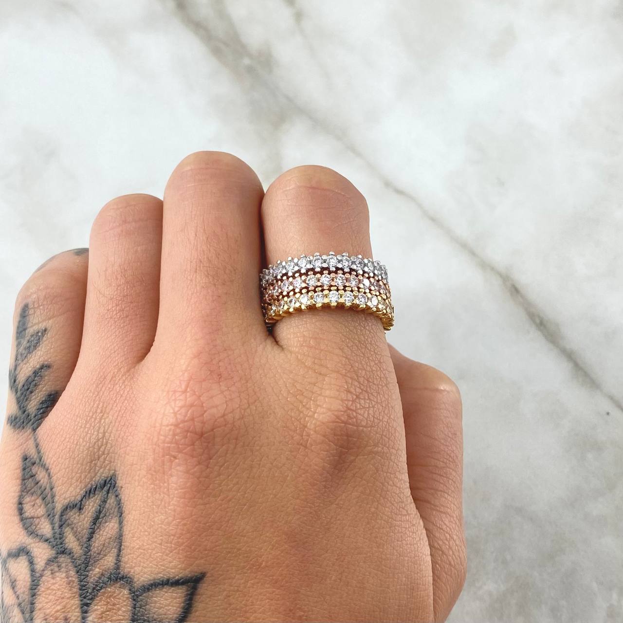 Anillo Trio Churumbela 9.5gr / T7 / Cricones Blancos Tres Oros 18K ©