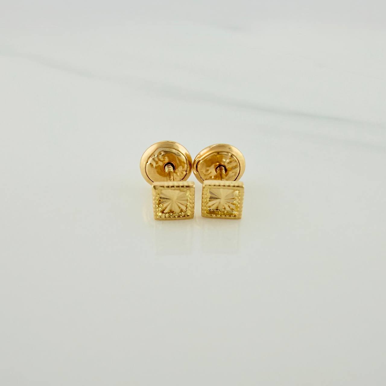 Topos Cuadrado Diamantado 0.65 g / 4.03 mm Oro Amarillo 18K