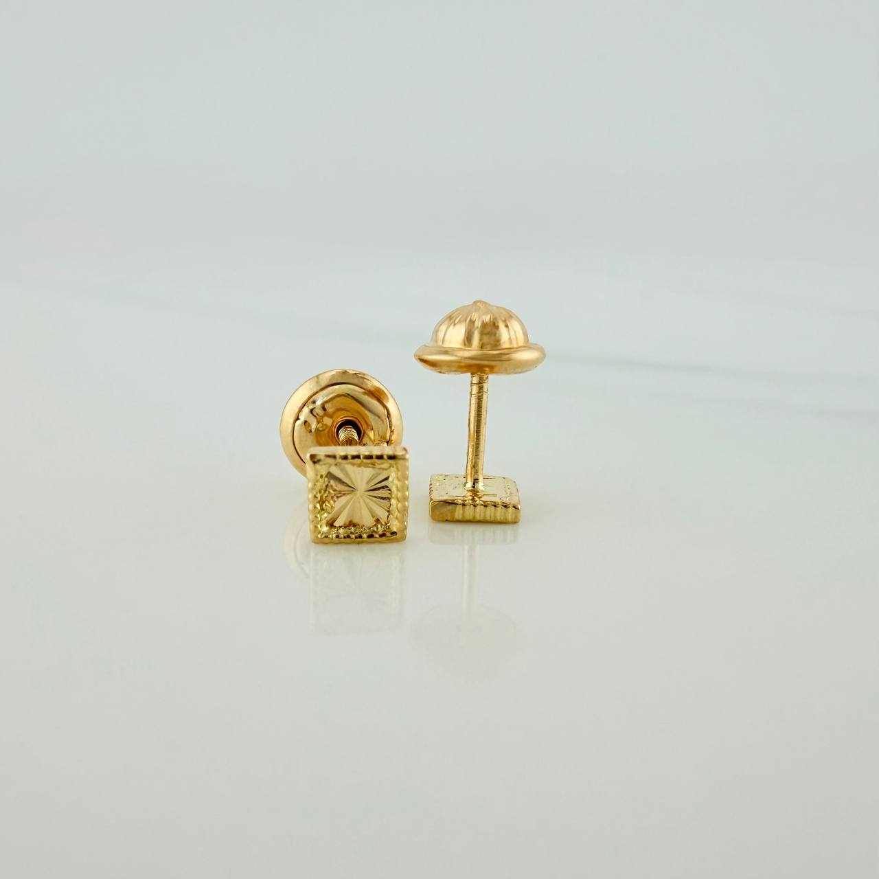 Topos Cuadrado Diamantado 0.65 g / 4.03 mm Oro Amarillo 18K