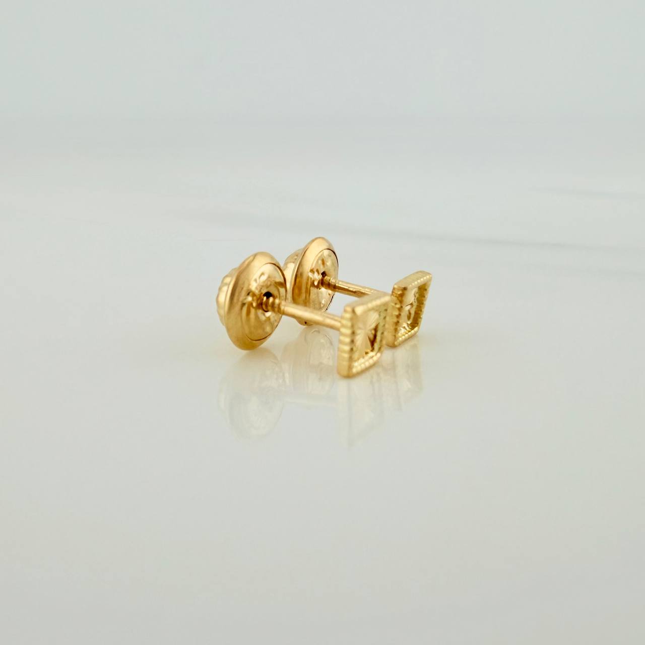 Topos Cuadrado Diamantado 0.65 g / 4.03 mm Oro Amarillo 18K