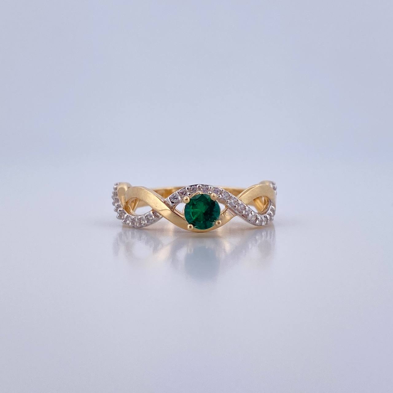 Anillo Solitario Curvas 2.5gr / T6 1/4 / Circones Verde Blancos Dos Oros Amarillo Blanco 18K $