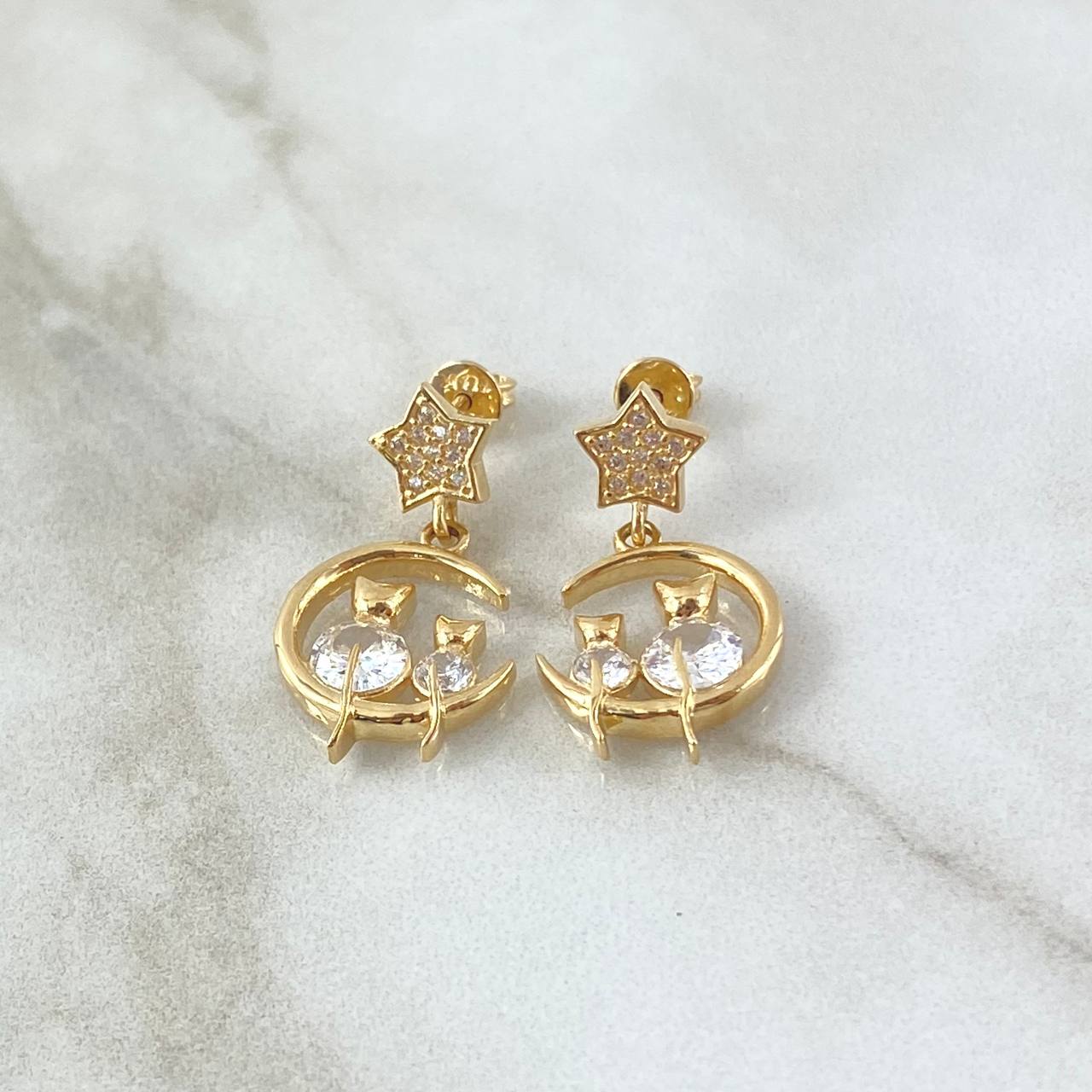 Topos Gatos Luna Estrellada 5.15gr / 2.3cm / Cirones Blancos Oro Amarillo 18K ©