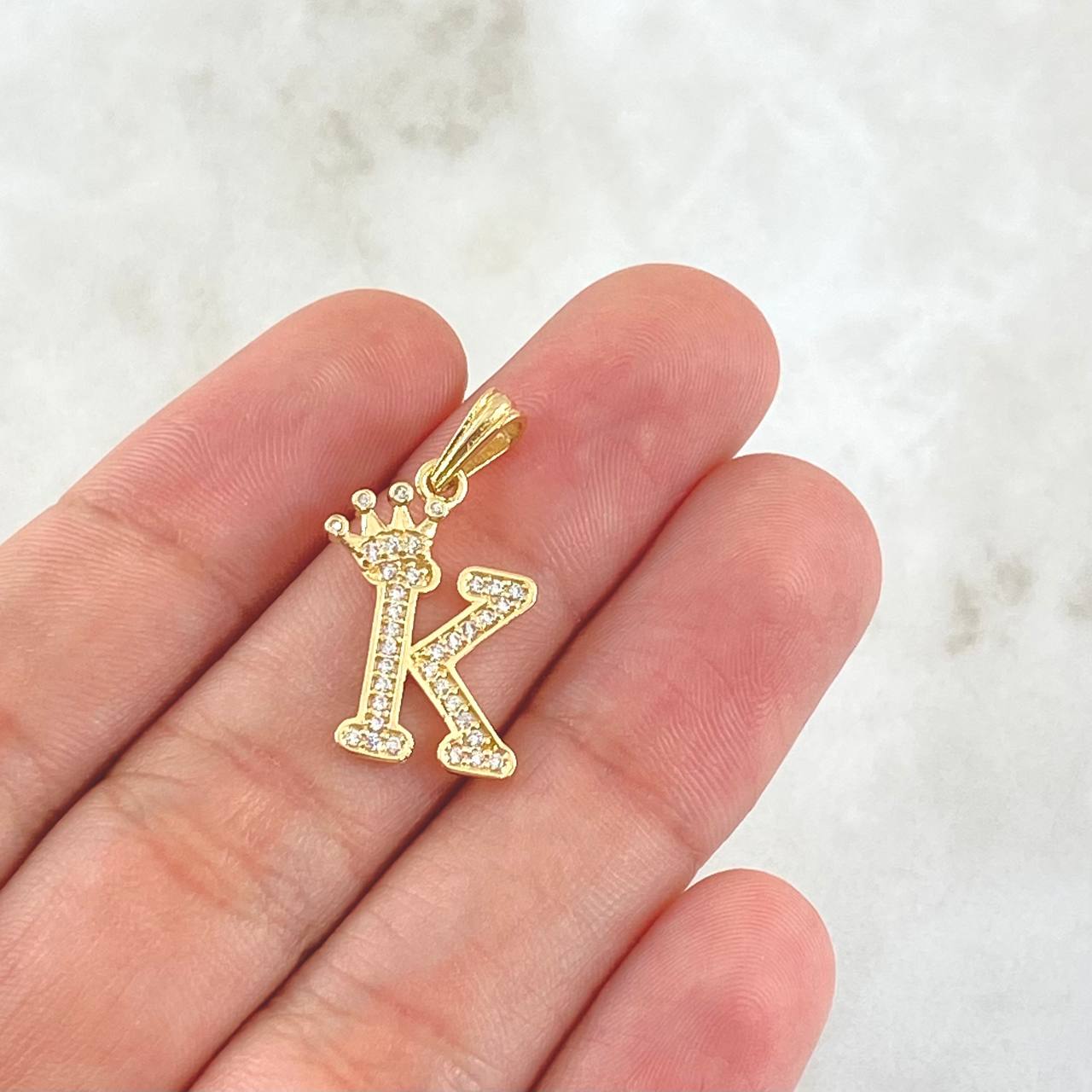 Dije Letra k Corona 1.5gr / 2.5cm / Circones Blancos Oro Amarillo 18K *