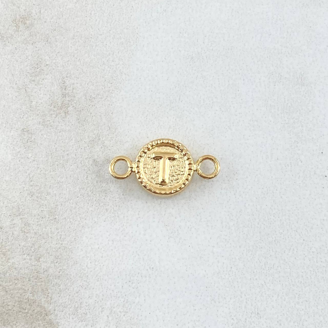 Herraje Letra T Mate Texturizado 0.45gr / 1.5cm / 8mm Circulo Bordeado Oro Amarillo 18K ©