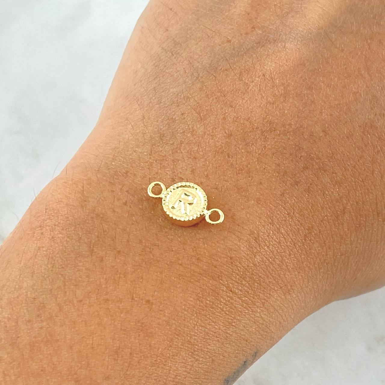 Herraje Letra R 0.45gr / 1.4cm-Circular Oro Amarillo 18K