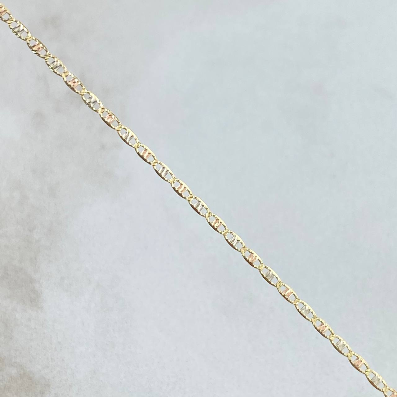 Cadena Plana 1.45gr / 50cm / 1.3mm Diamantada Tres Oros +3 18K