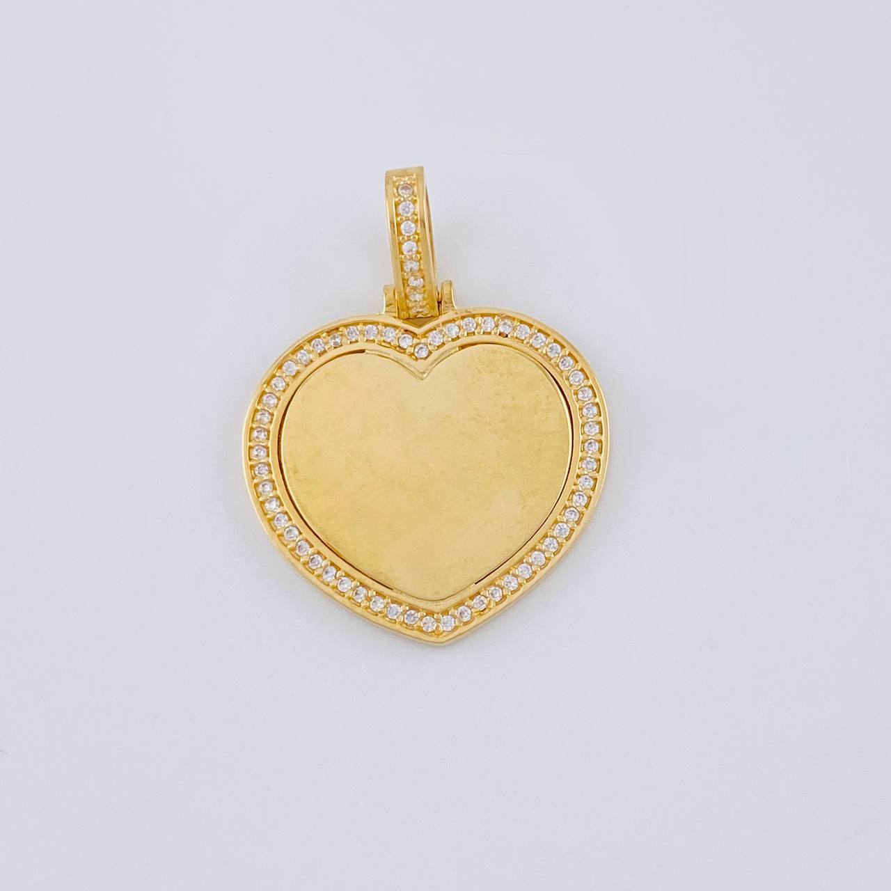 Dije Placa Corazón Bordeado 6.1 g / 3 cm Oro Amarillo 18K
