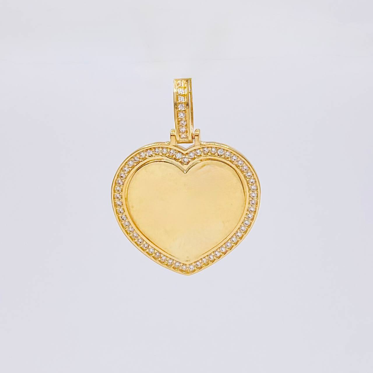 Dije Placa Corazón Bordeado 6.1 g / 3 cm Oro Amarillo 18K