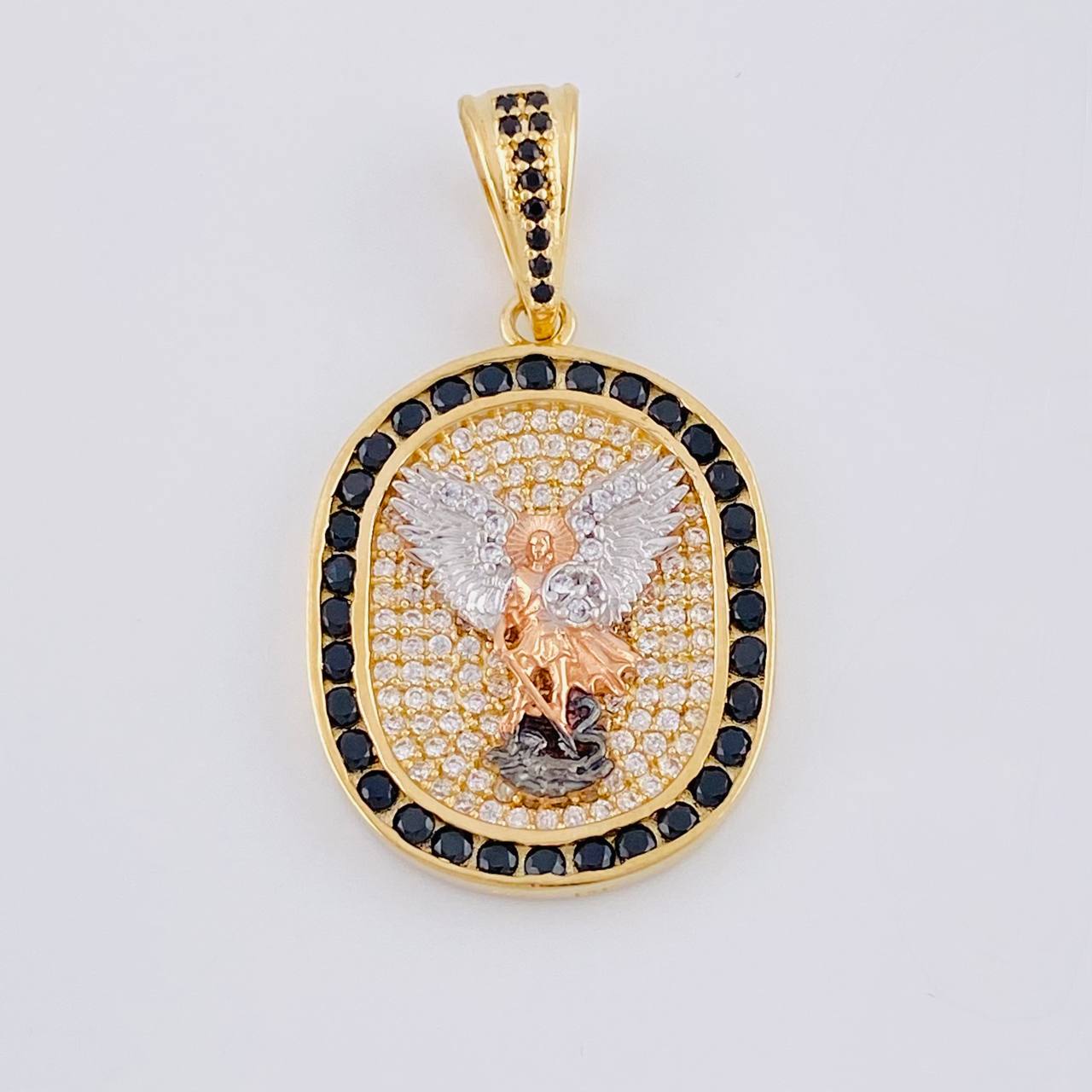 Dije Placa San Miguel Arcangel 6.9 g / 3.5 cm Tres Oros 18K