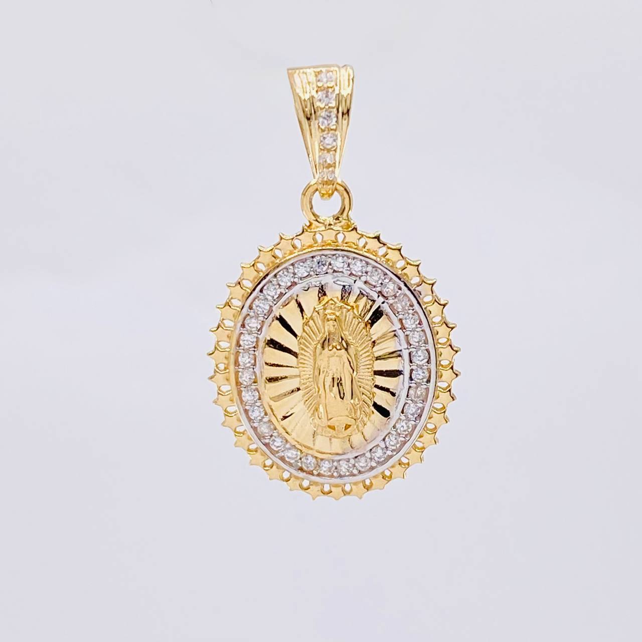 Dije Virgen De Guadalupe 3.1 g / 2.5 cm Dos Oros Amarillo Blanco 18K
