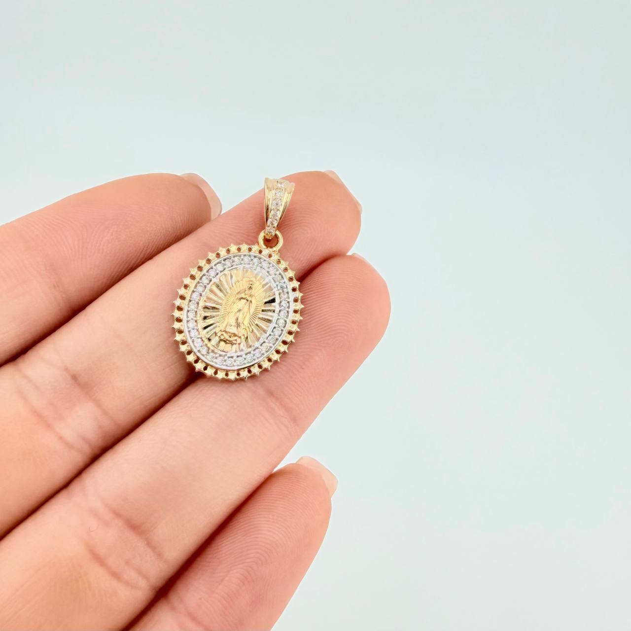 Dije Virgen De Guadalupe 2.8 g / 2.5 cm Dos Oros Amarillo Blanco 18K
