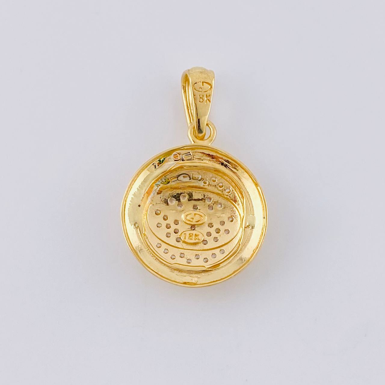 Dije Marca De Carro 3.7 g / 2.8 cm Dos Oros Amarillo Blanco 18K