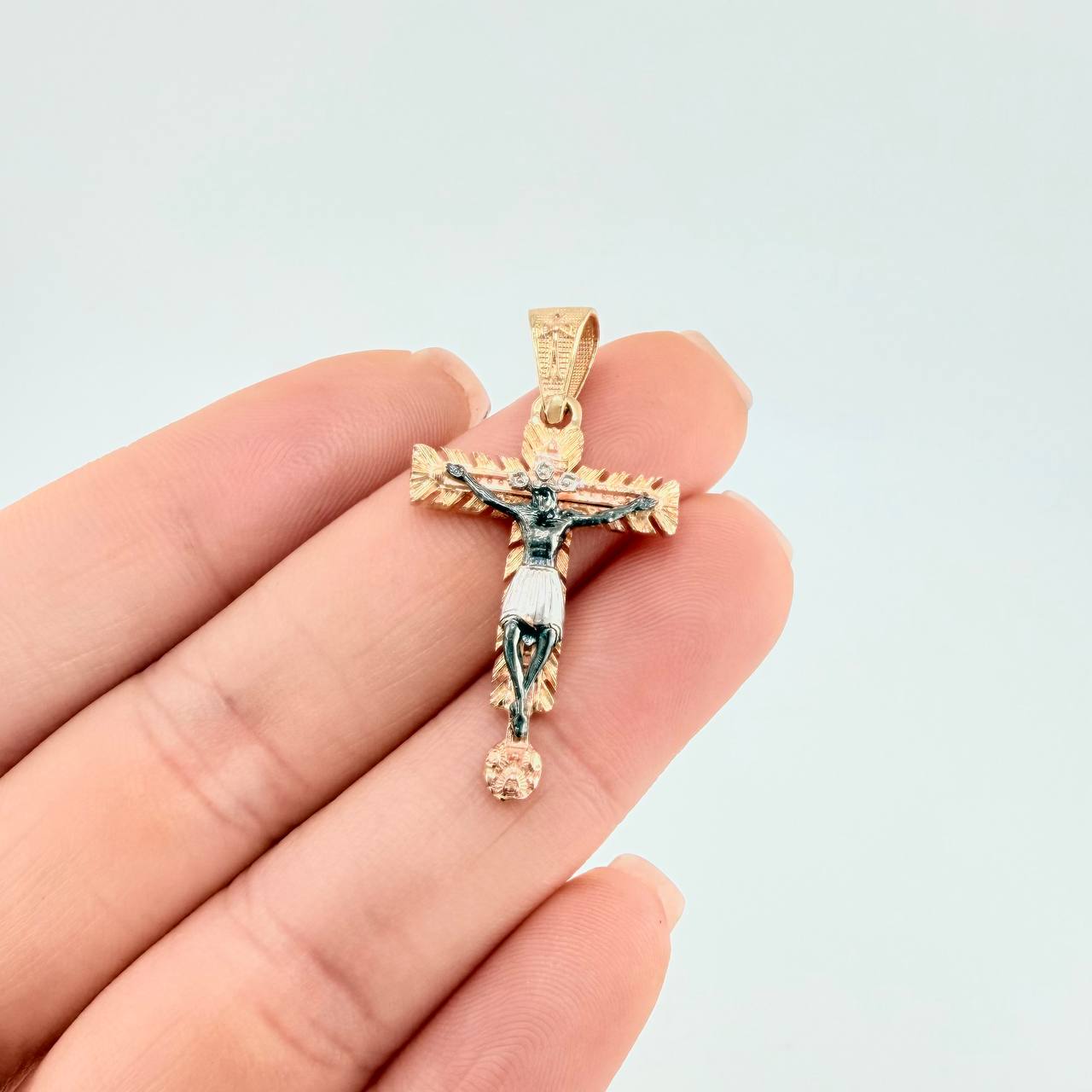 Dije Cristo Señor De Los Milagros 4.6 g / 3.5 cm Tres Oros 18K