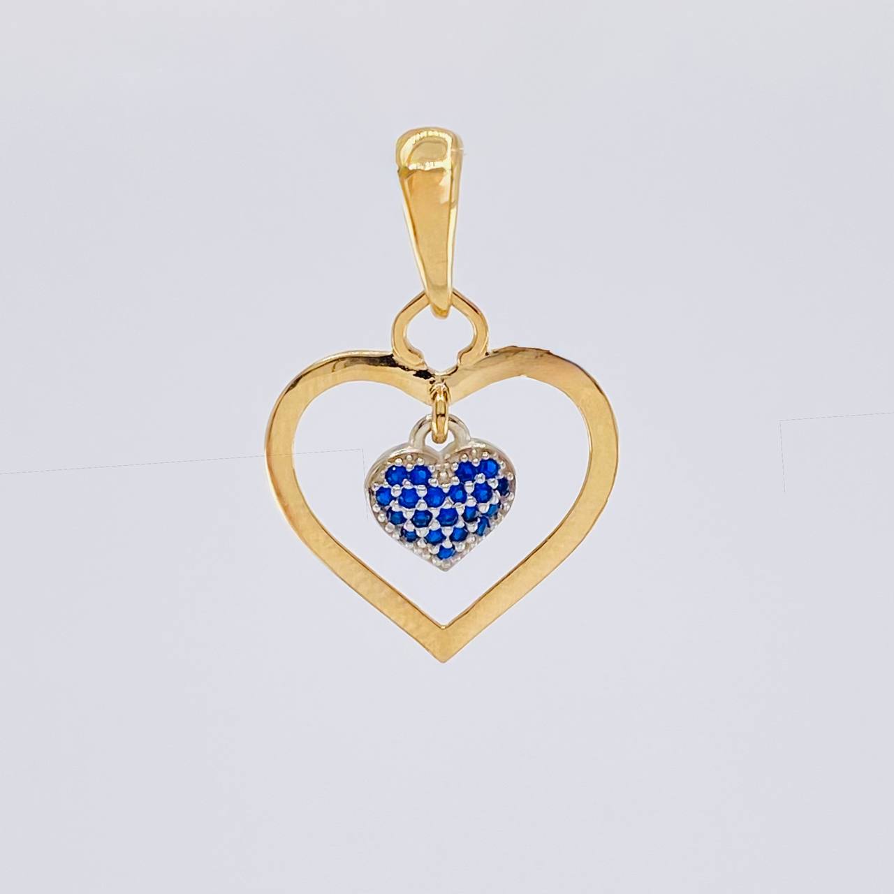 Dije Doble Corazón Colgante 1.95 g / 2.7 cm Dos Oros Amarillo Blanco 18K