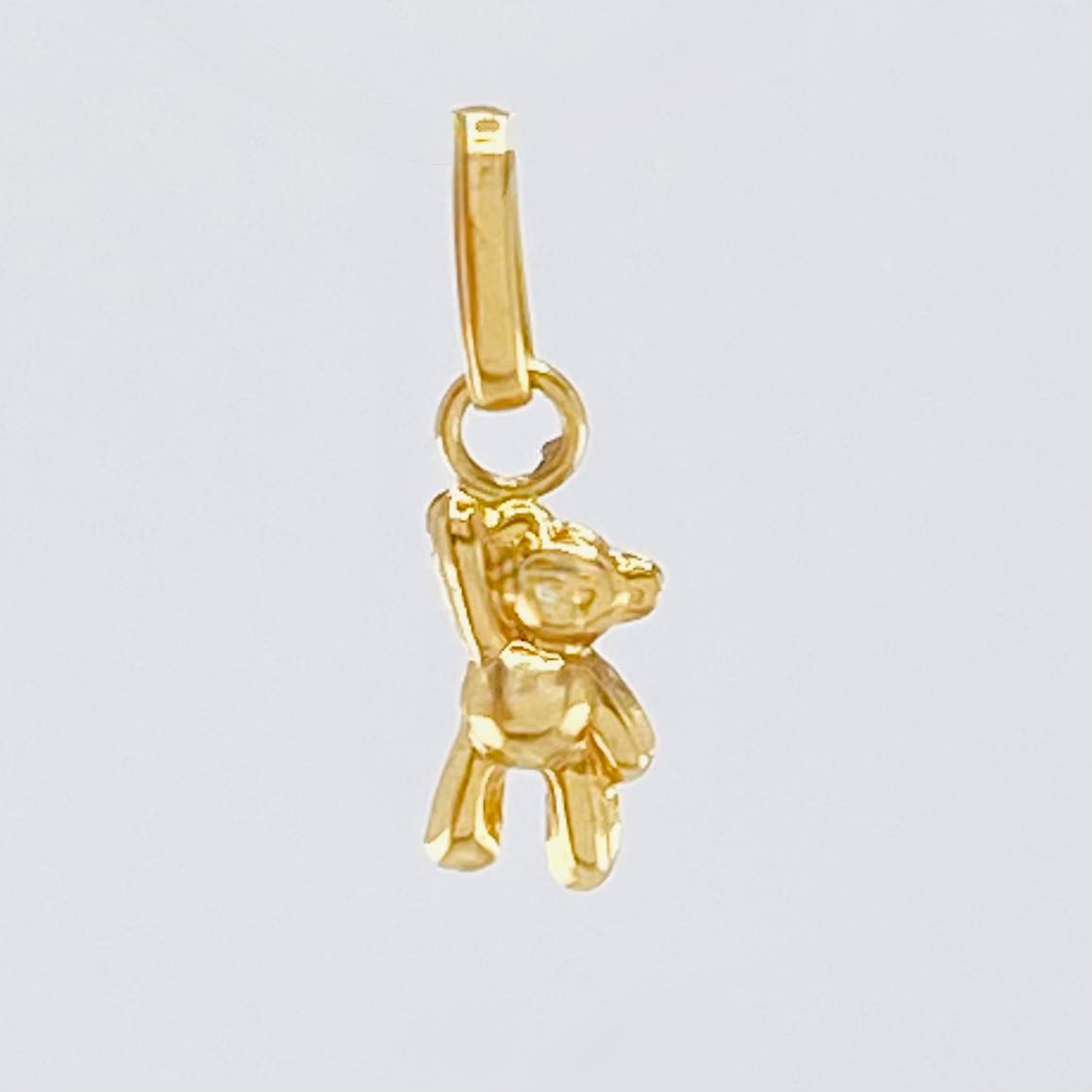 Dije Oso Mano Arriba 0.25 g / 1.4 cm Oro Amarillo 18K