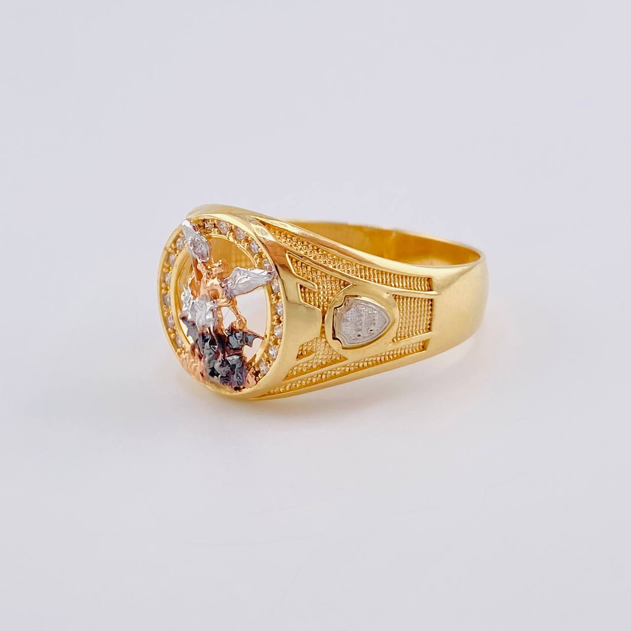 Anillo San Miguel Arcangel 6.15 g / T8 3/4 Tres Oros 18K