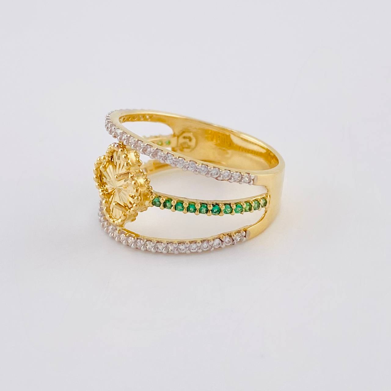 Anillo Trebol Tres Líneas 3.7 g / T7 1/2 Oro Amarillo 18K