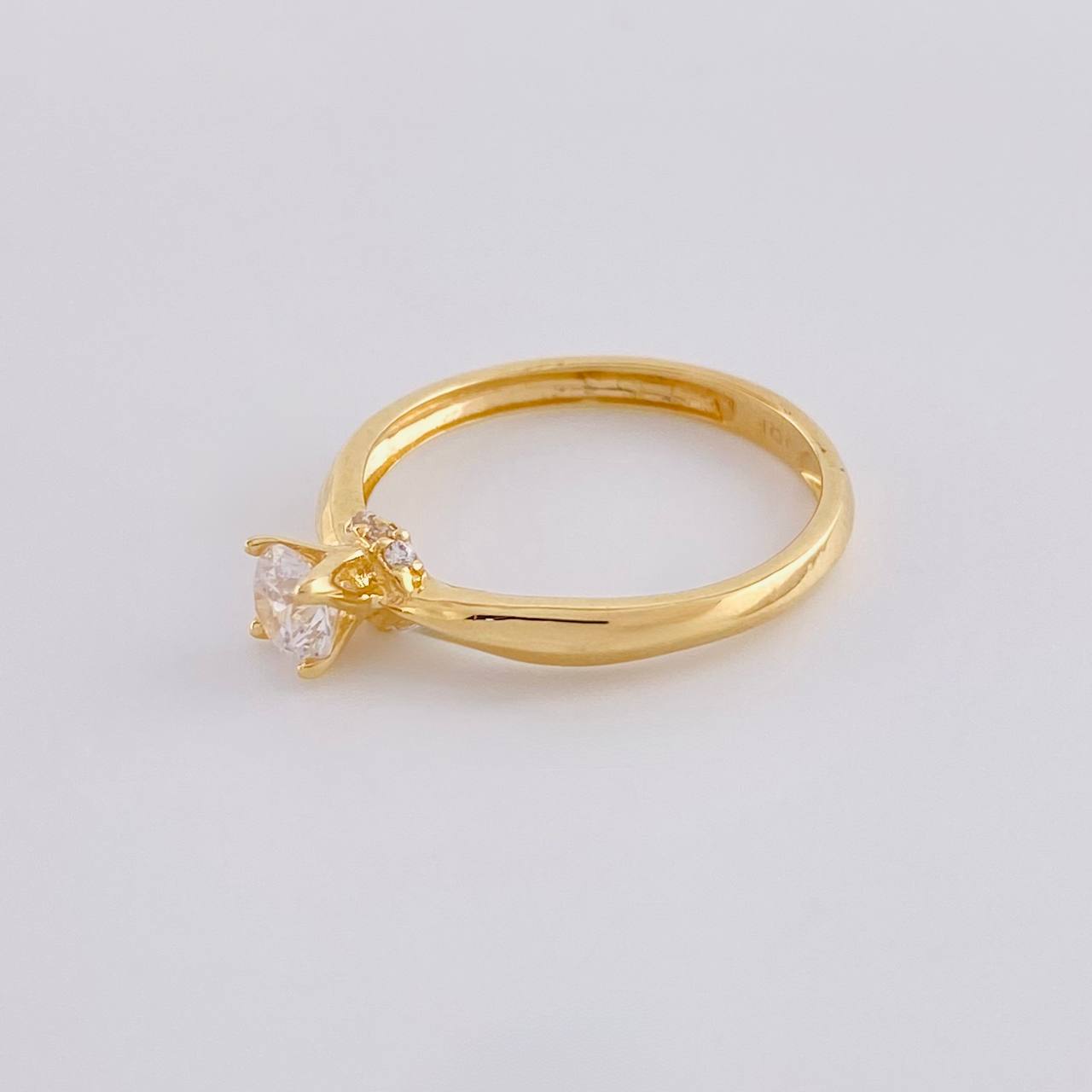 Anillo Solitario Cuatro Hojas 1.85 g / T6 1/2 Oro Amarillo 18K