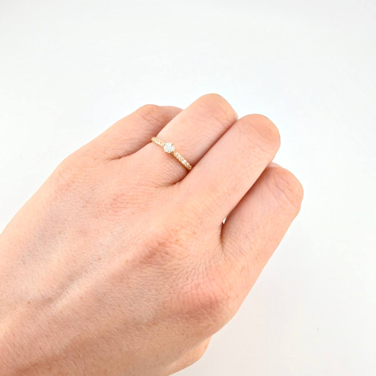 Anillo Solitario Cuatro Garras Tupido 1.9 g / T7 1/2 Oro Amarillo 18K