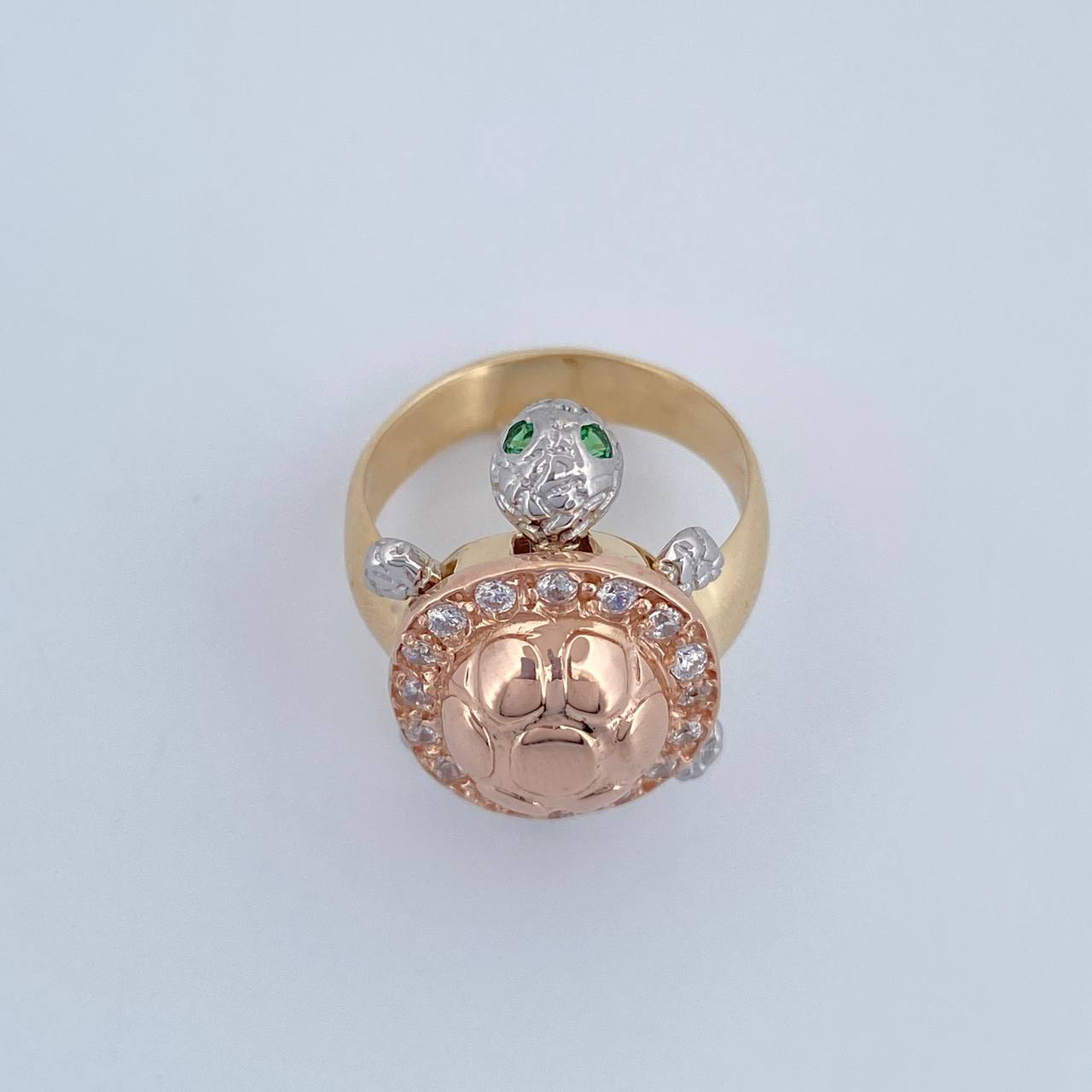 Anillo Tortuga 8.25gr / T7 1/4 / Circones Verdes Blancos Tres Oros 18K &