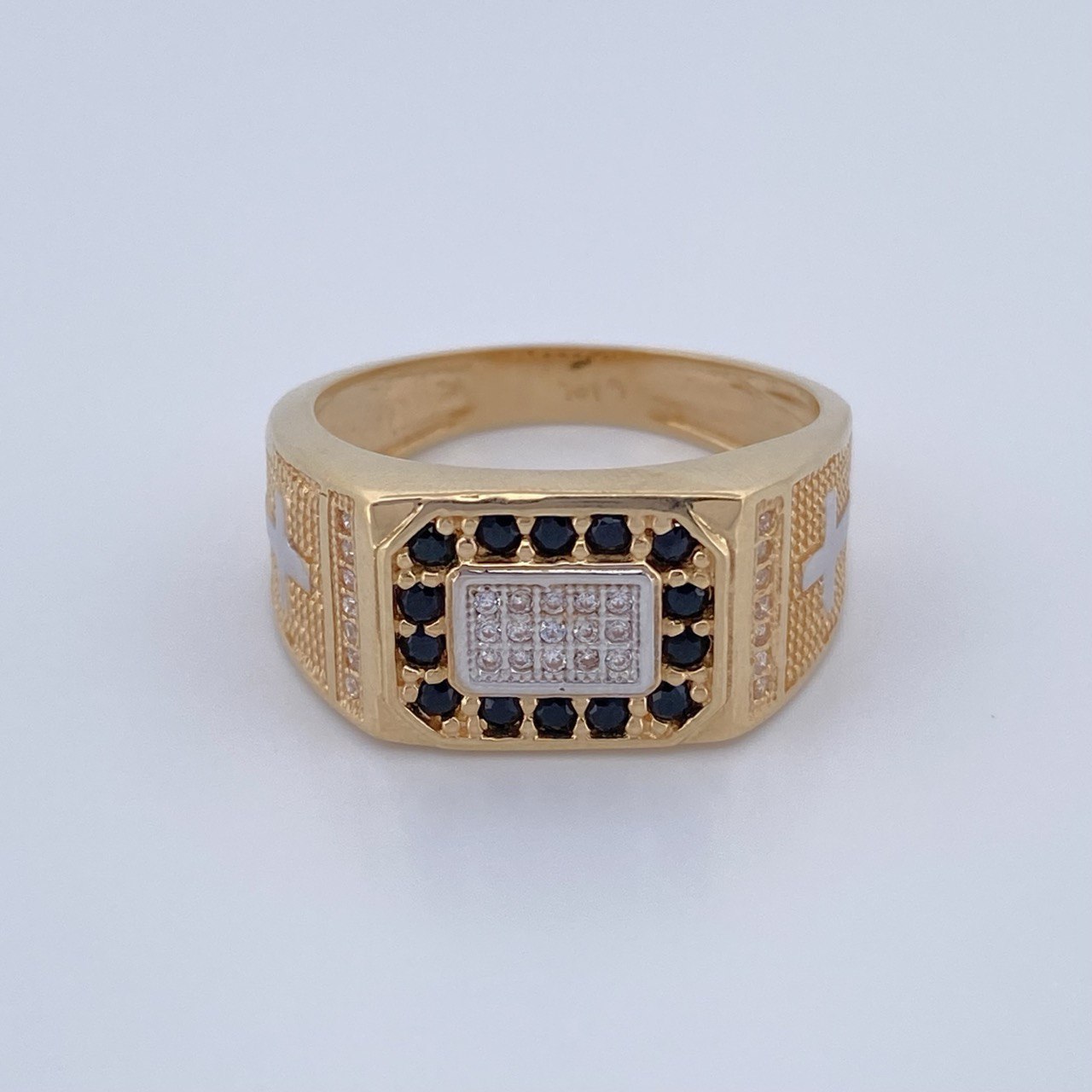 Anillo Rectangulo Cruces 9.4gr / T10 3/4 / Circones Negros Blancos Dos Oros Amarillo Blanco 18K $